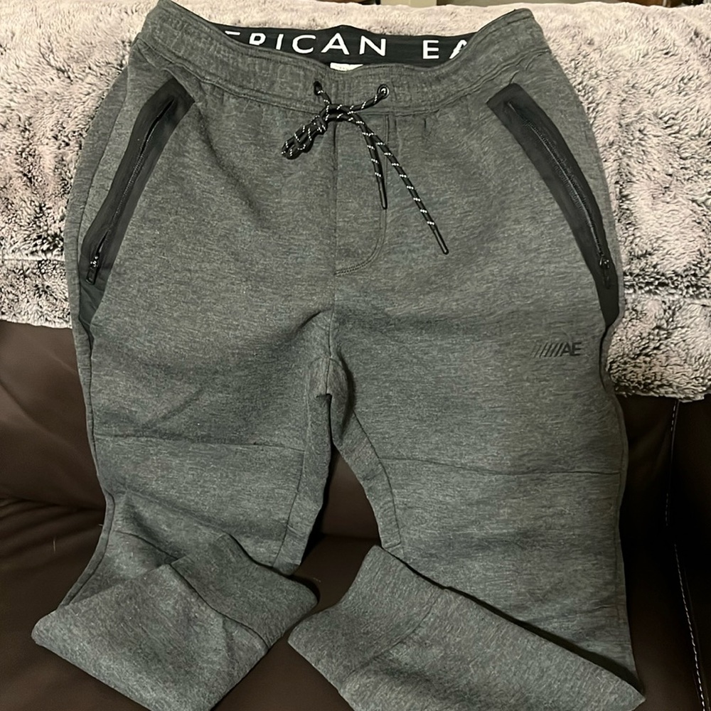 A&E men’s sweatpants medium